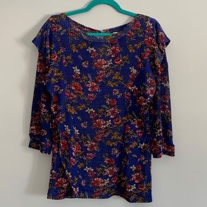 Free People Floral Top Size Medium Like New Royal Blue background Ruffle